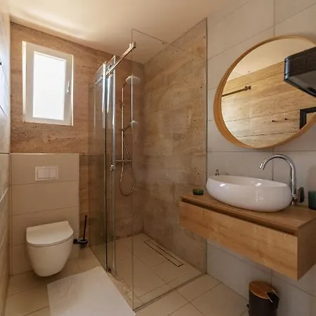 Designer Stone Amareta דירה