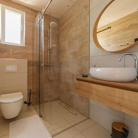 Designer Stone Amareta Apartment *