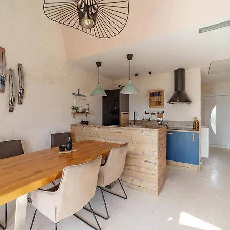 Designer Stone Amareta Apartment *